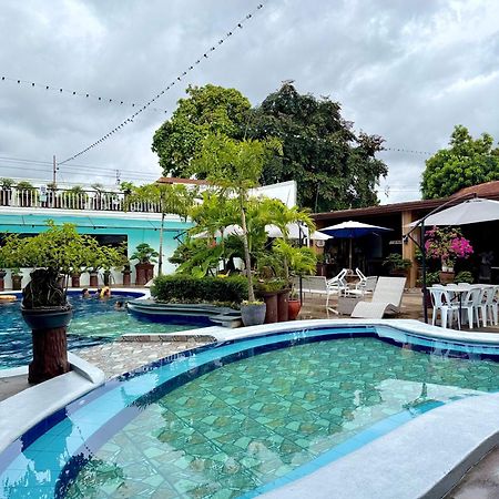 Vincent Resort Hotel Angeles Exterior foto