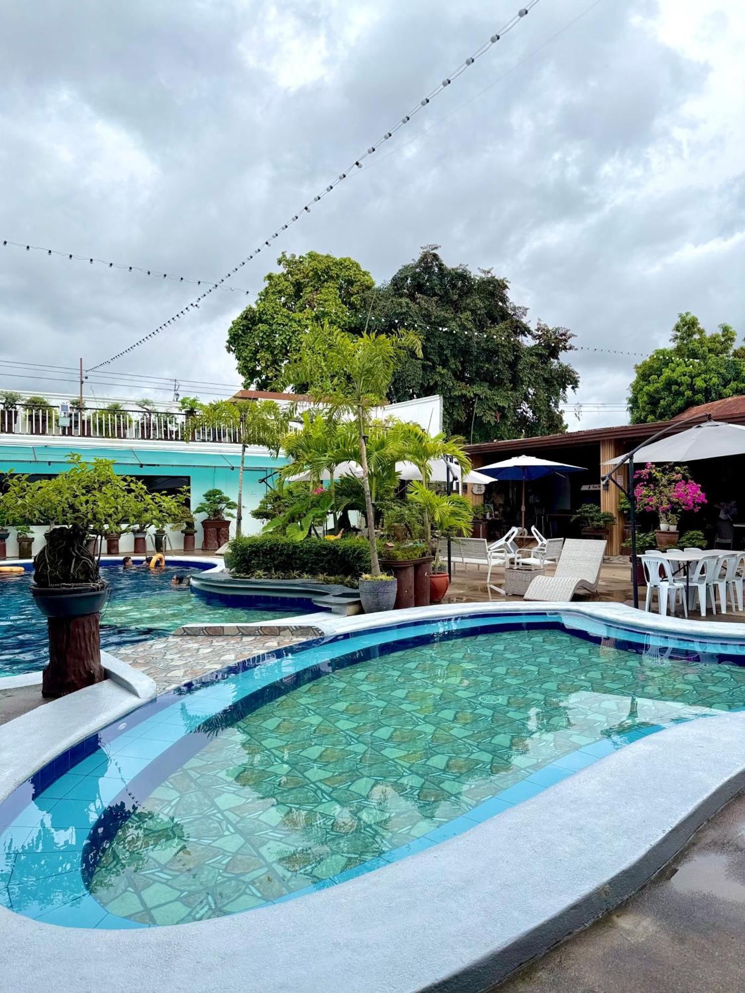 Vincent Resort Hotel Angeles Exterior foto