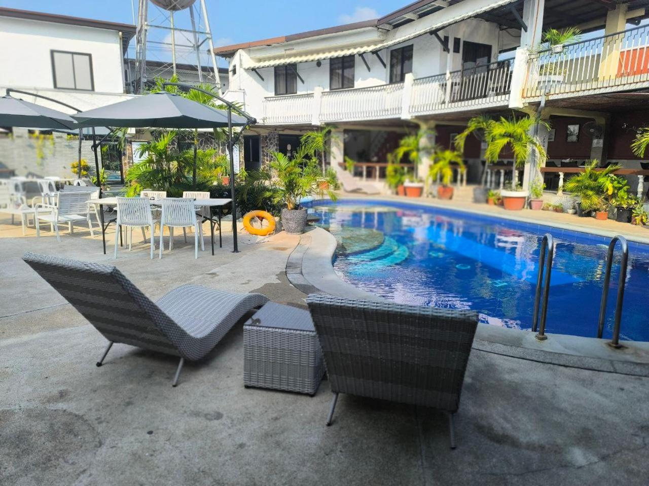 Vincent Resort Hotel Angeles Exterior foto